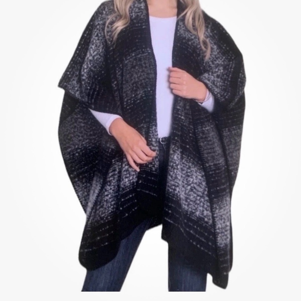 Woolrich Black and White‎ Knit Poncho